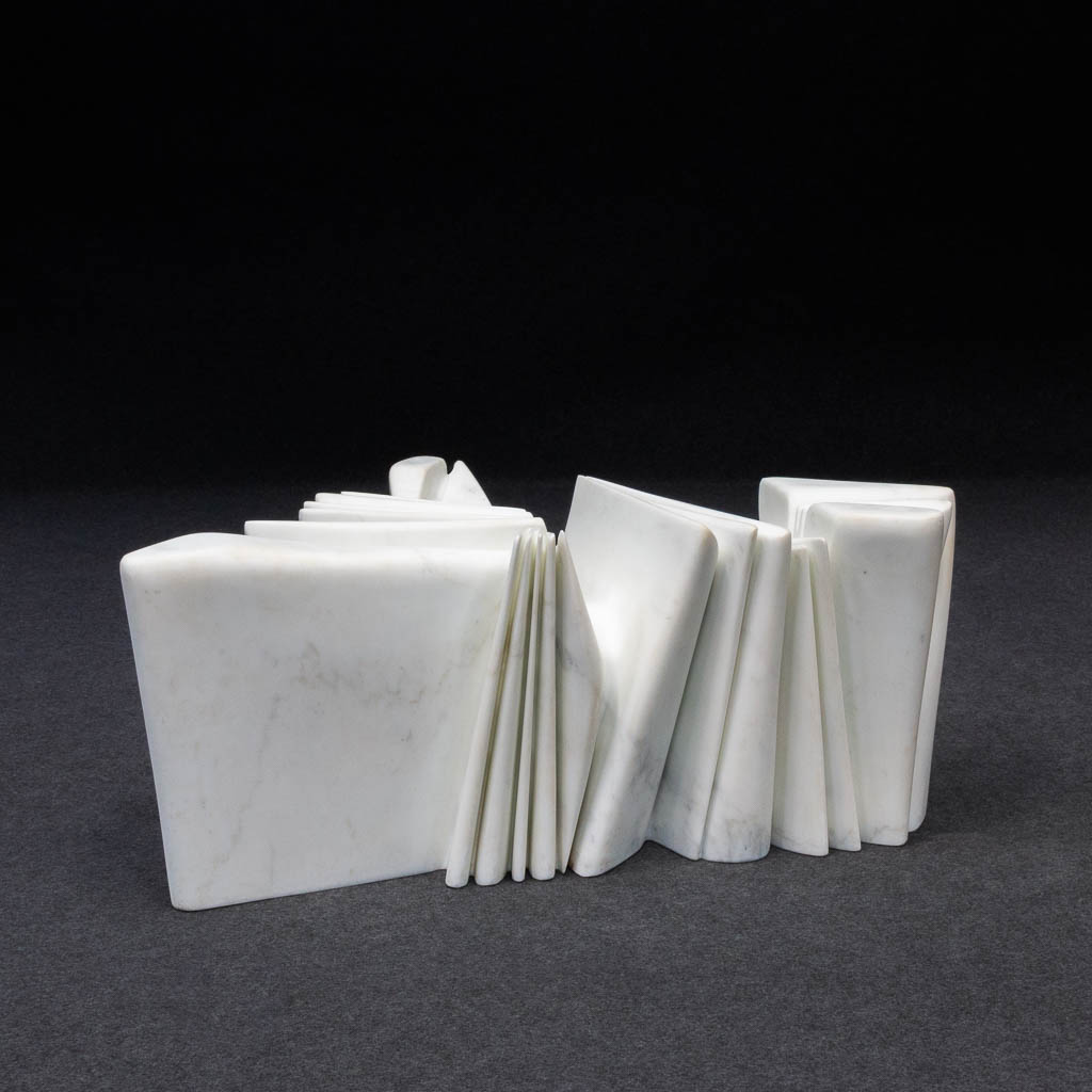 Pablo Atchugarry (1958) kunstwerk gemaakt uit witte Carrara marmer. 