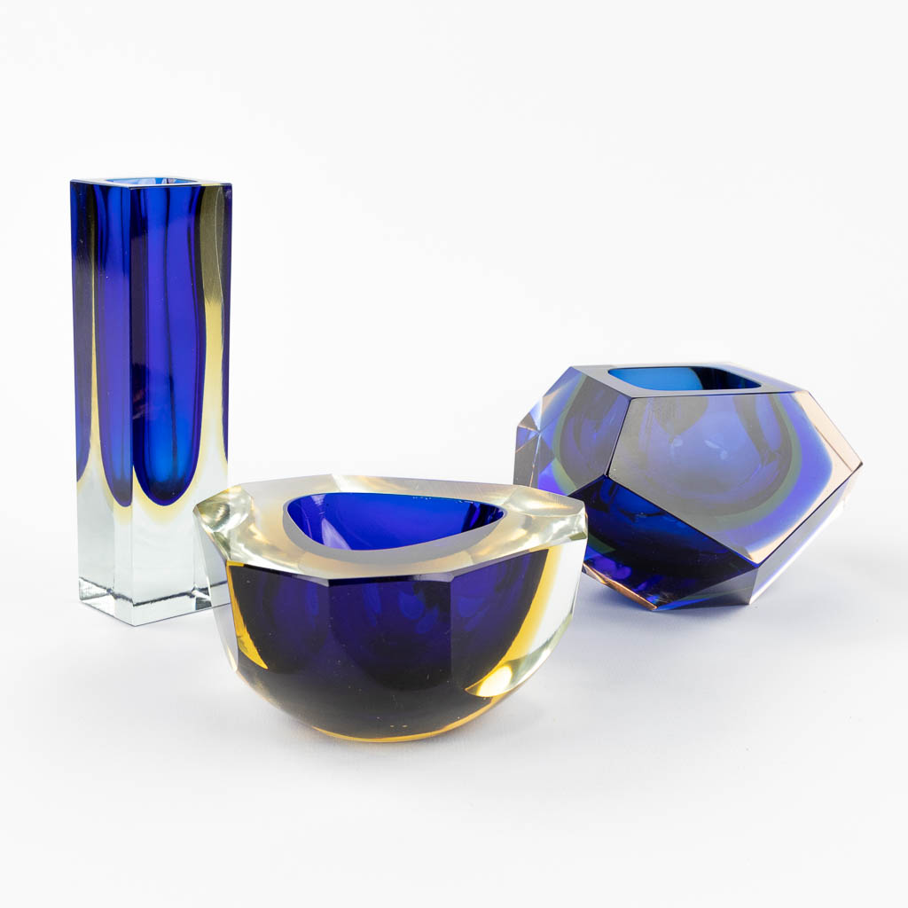 A collection of 3 'Somerso' glass items, made in Murano, Italy.  (L:3,7 x W:3,7 x H:15 cm)