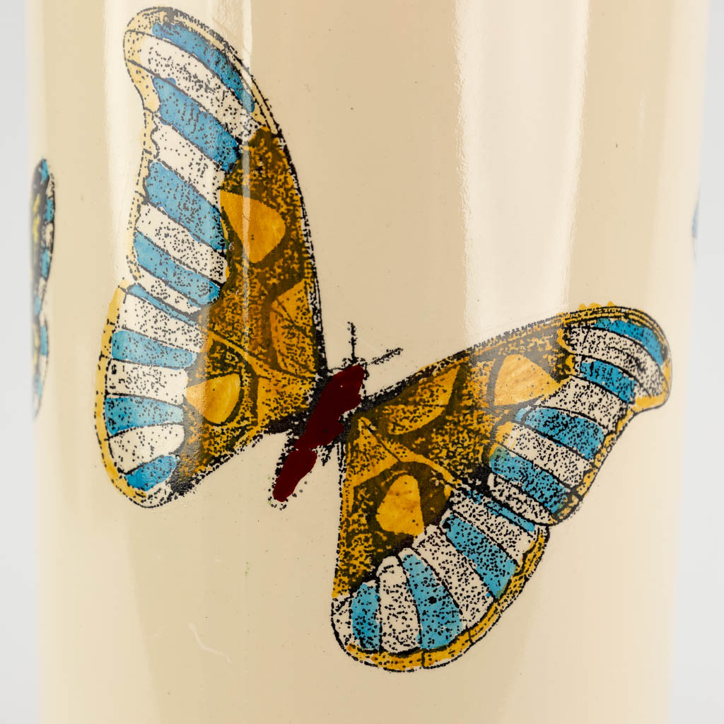 Piero FORNASETTI (1913-1988) 'Farfalla' tafellamp met vlinderdecor. (H:41 x D:10,5 cm)