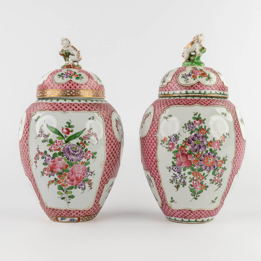 Samson, a pair of Oriental inspired vases with a hand-painted flower decor. (H:27 x D:15 cm)