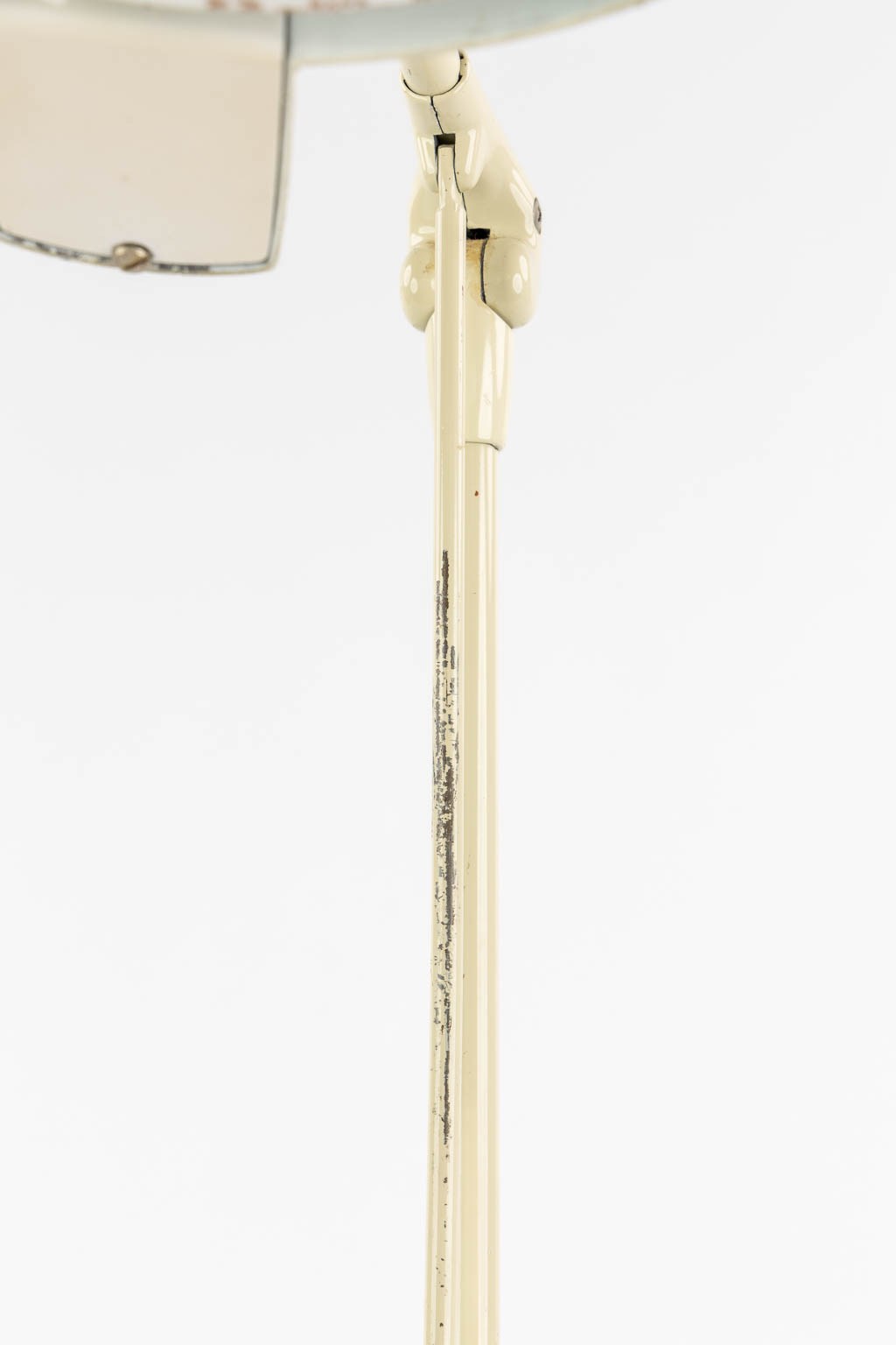 Dazor, M-1470, a mid-century reading/table lamp. (L:18 x W:26 x H:54 cm)