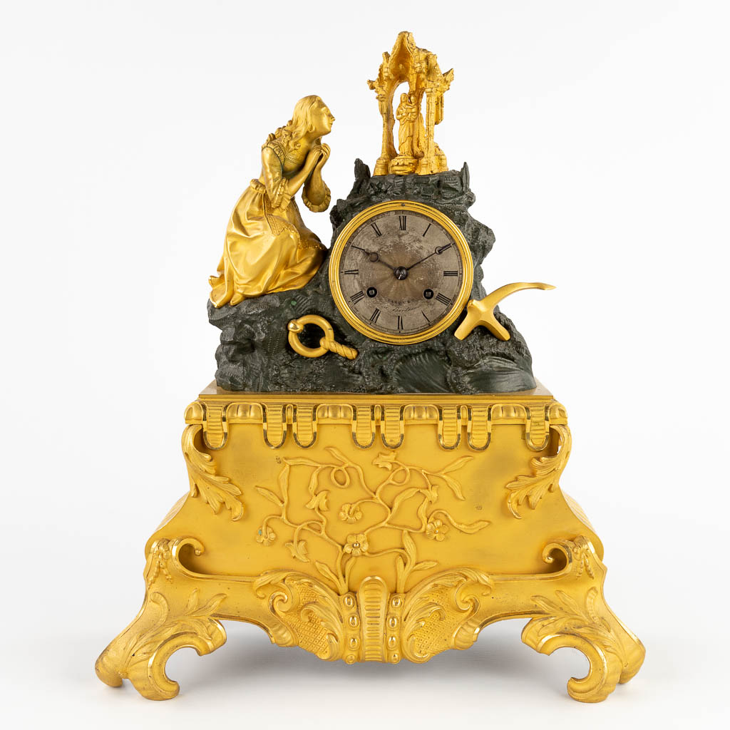 An antique mantle clock 'The Prayer', gilt and patinated bronze. 19th C. (D:14 x W:37 x H:43 cm)