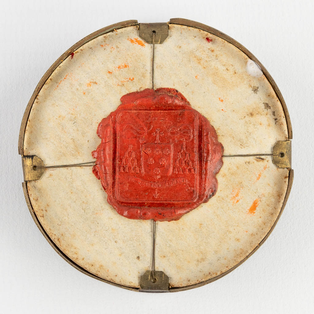 A sealed theca with a relic: Ex Sepulero B.M.V, Ex Pallio S. Josephi sp B.M.V., Ex Ossibus SS Joachim et Annae, Par B.M.V., Sanc