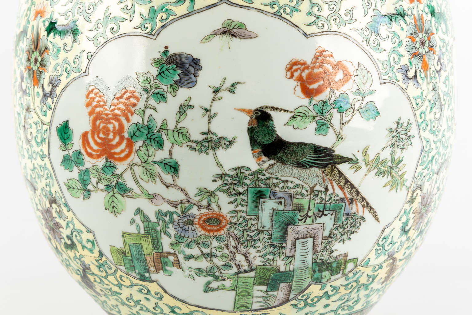 A Large Chinese Cache-Pot, Famille Verte decorated with fauna and flora. 19th C. (H:35 x D:40 cm)