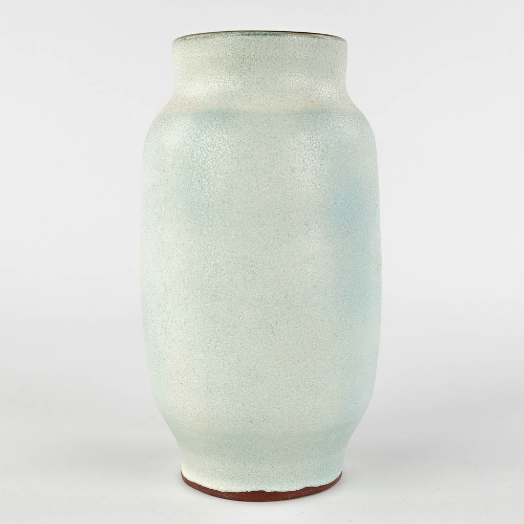 Rogier VANDEWEGHE (1923-2020) 'Vase' light-blue glaze, circa 1956-1957. (H:21,5 x D:11 cm)