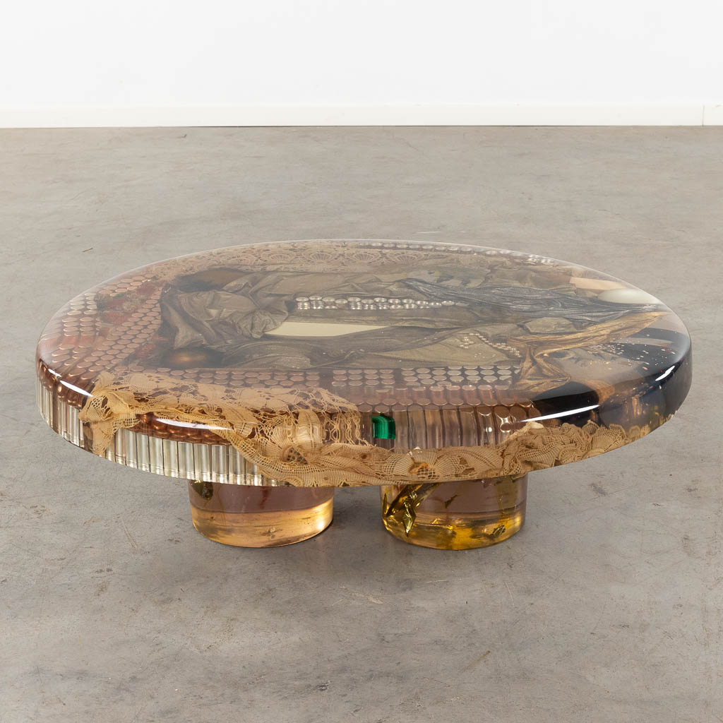 Armand JONCKERS (1939) 'Resine Coffee Table' 1965. (D:82 x W:94 x H:33 cm)