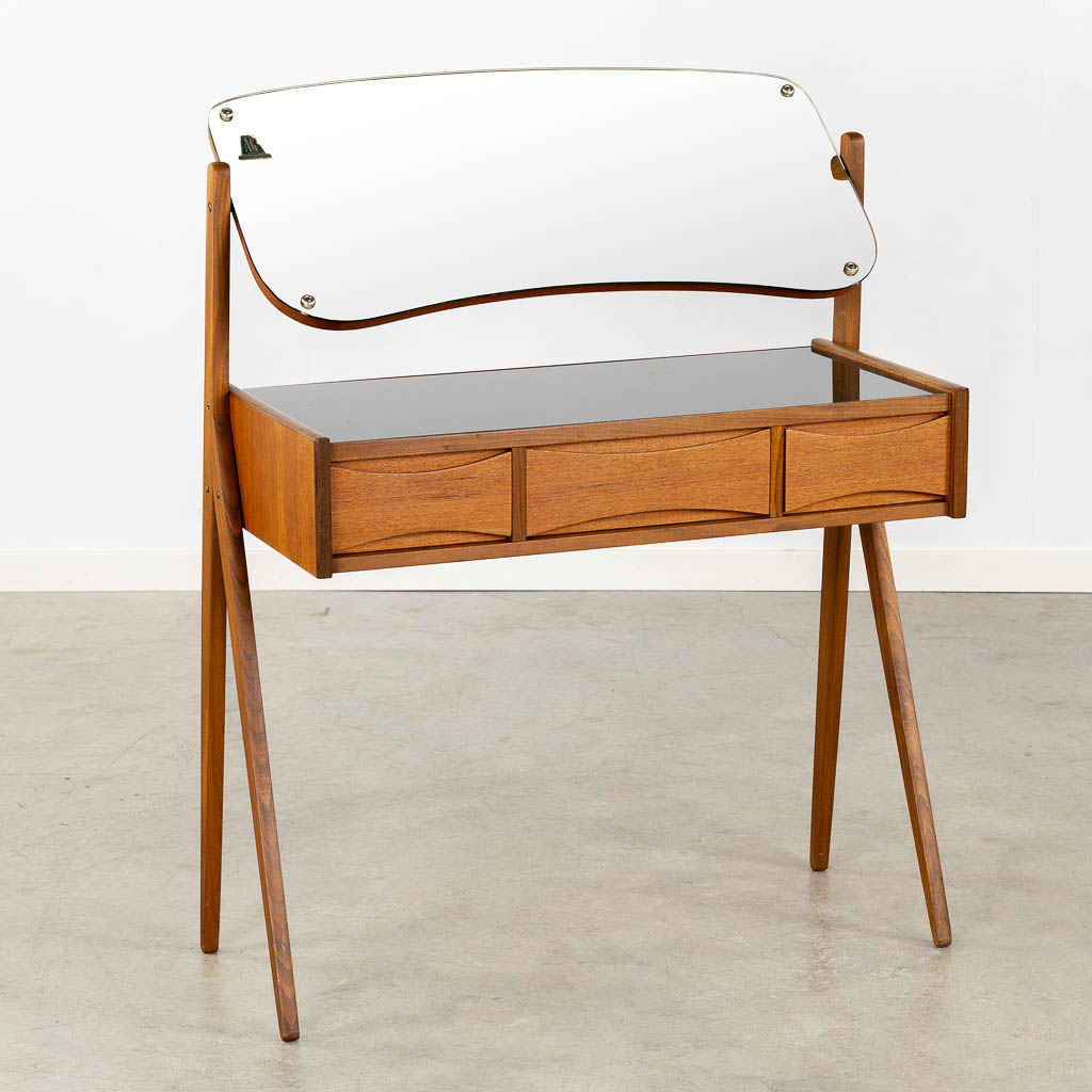 Arne VODDER (1926-2009) 'Dressing table' teak and glass. (L:36 x W:80 x H:105 cm)