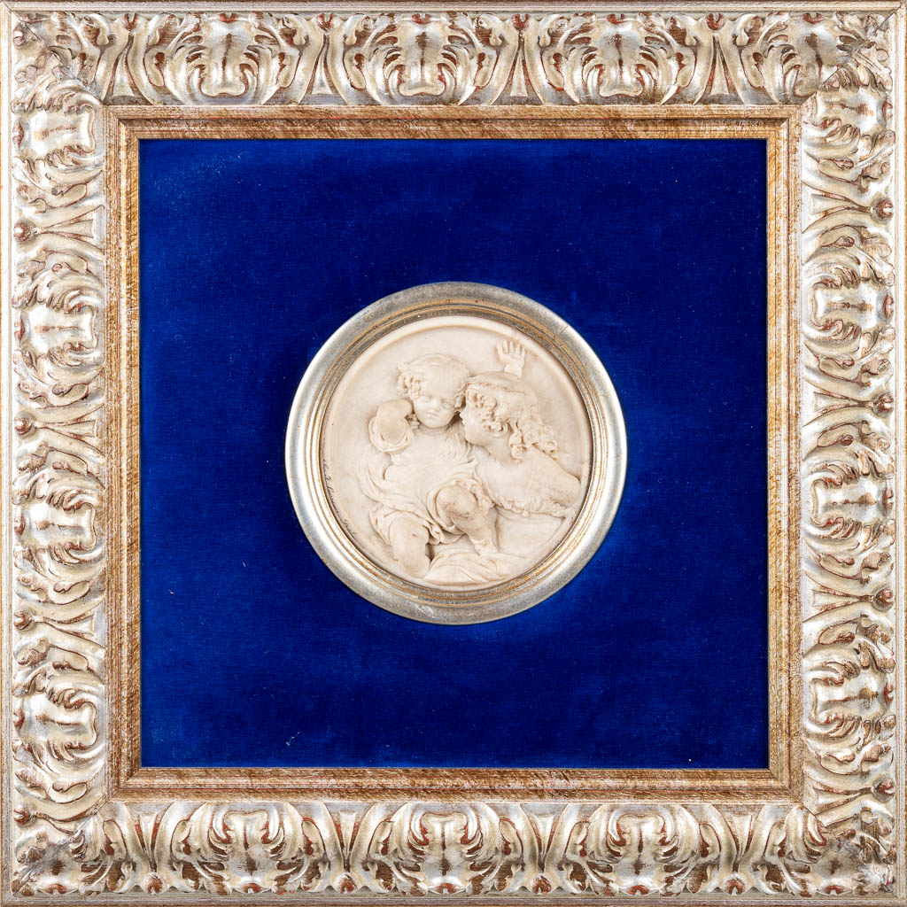 Edward William WYON (1811-1885)(attr.) Een plaquette gemaakt uit marmer met een bronzen munt. 