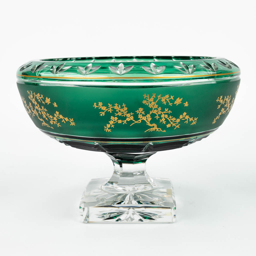 A bowl made of cut crystal and etched bonsai trees, marked 'Val Saint-Lambert' '94/101/125'. (H:18,5cm)