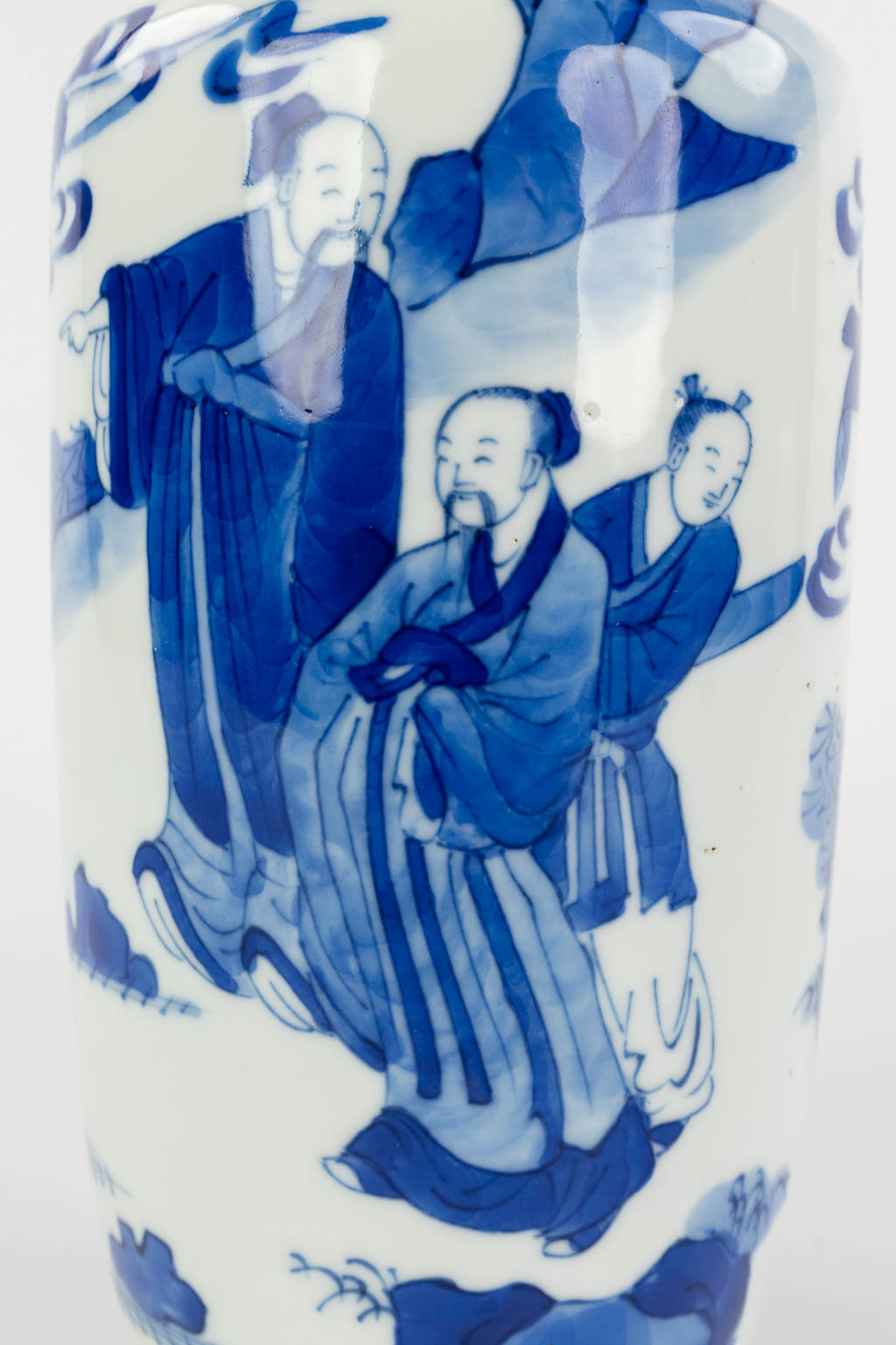 A Chinese vase decorated with blue-white figurines, 18th/19th C. (D:10,5 x W:10,5 x H:26 cm)