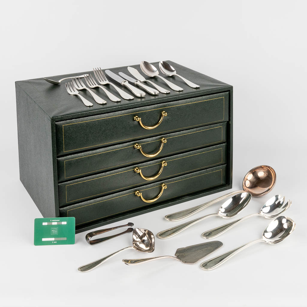 Francois Frionnet, Model Perles, a large storage box with silver-plated cutlery. 128-pieces. (L:31,5 x W:46 x H:27 cm). (L: 31,5