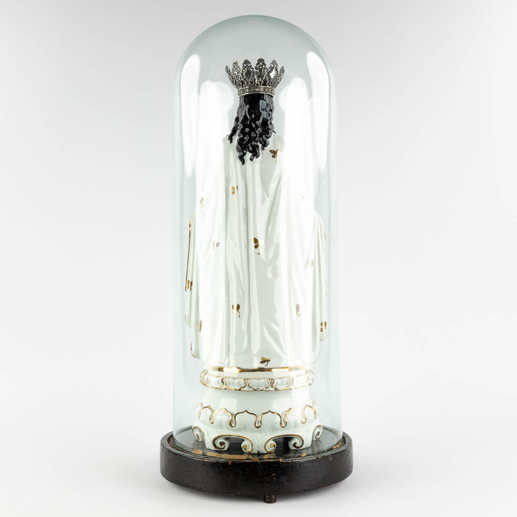 a large figurine of Madonna standing under a glass dome. Vieux Bruxelles porcelain. 19th C. (W:23 x H:58 cm)