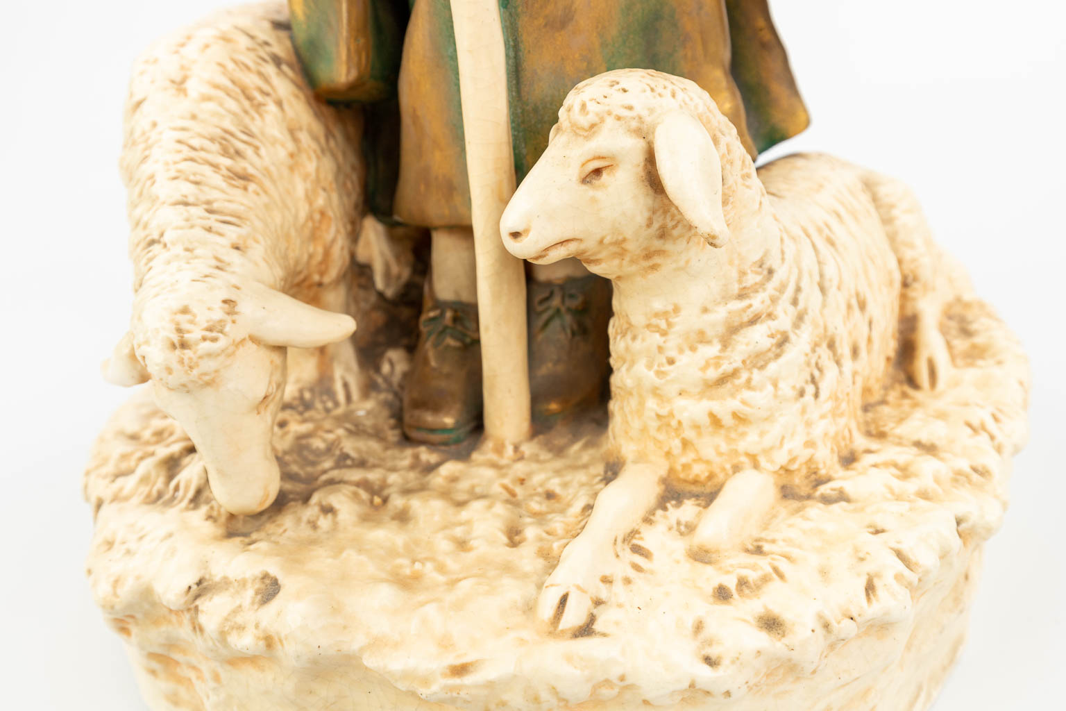 Een beeld van een schaapherderin gemaakt uit faience in art deco stijl, gemerkt door Bernard Bloch (H:46cm)
