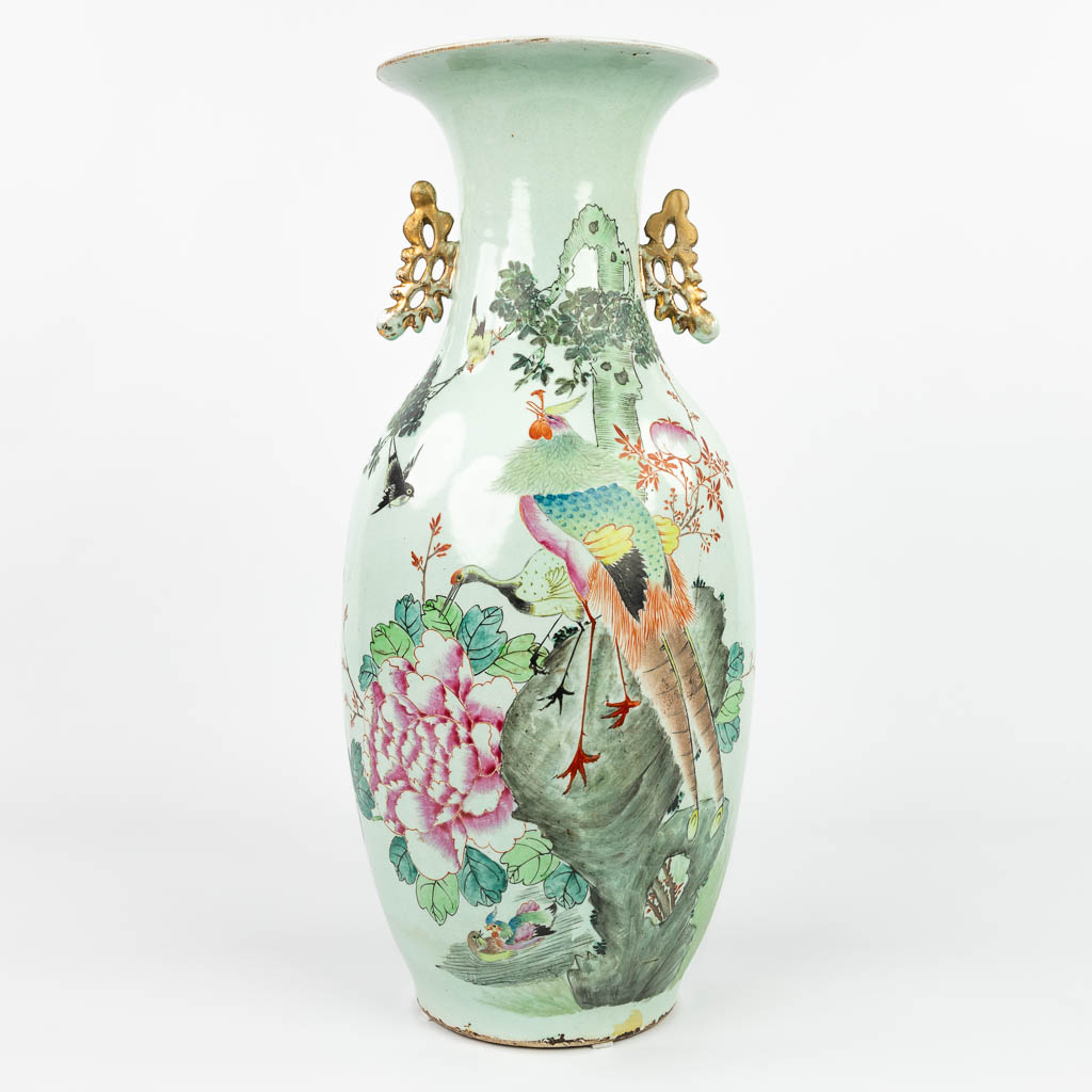 Lot 063 Een Chinese vaas gemaakt uit porselein met decor van vogels (H:57cm)