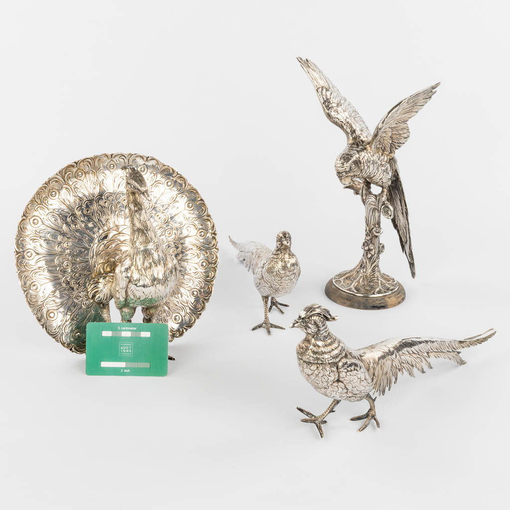 A collection of birds made of silver and marked A830/A835. A peacock, 2 pheasants and an ara. (H:29,5cm)