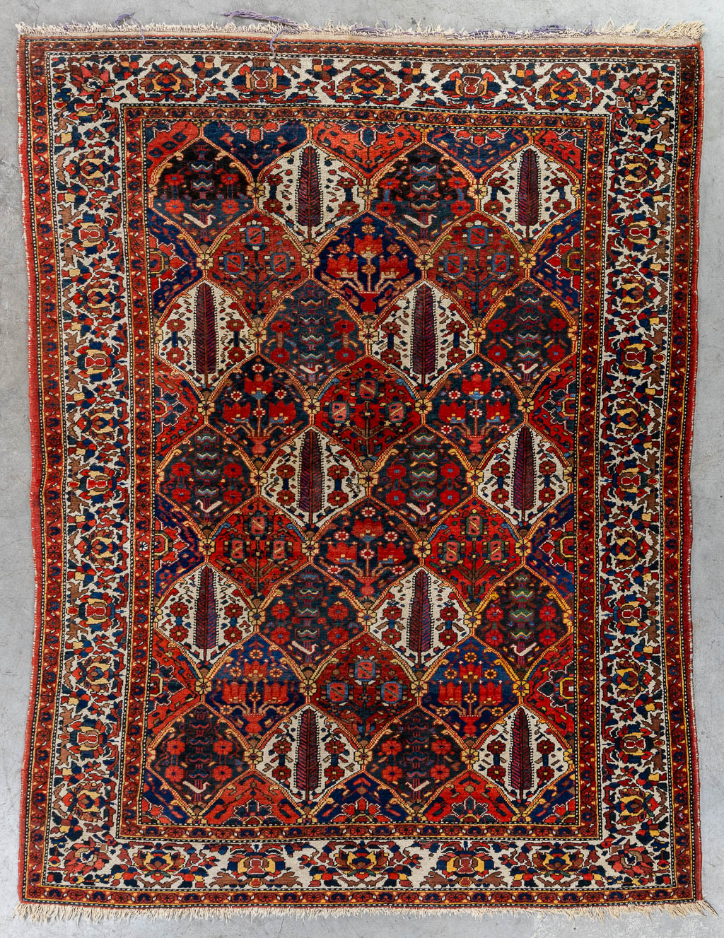An Oriental hand-made carpet, Bakthiairi. (L:211 x W:165 cm)