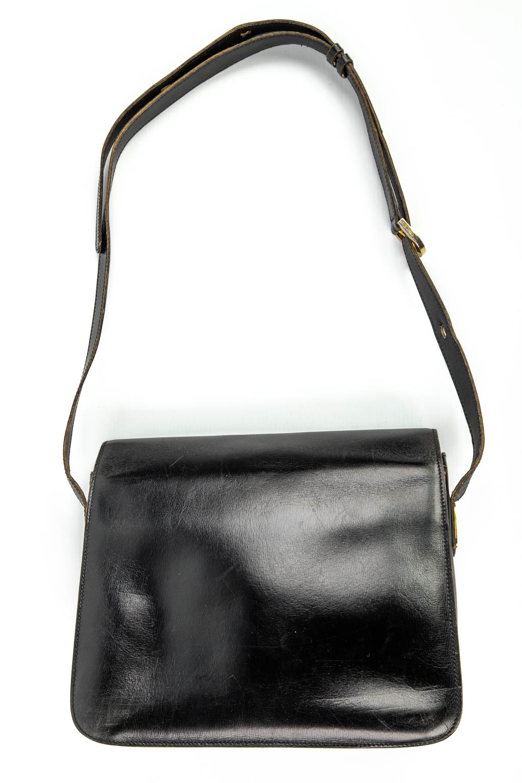 A purse made of black leather and marked Delvaux. (H:21cm)