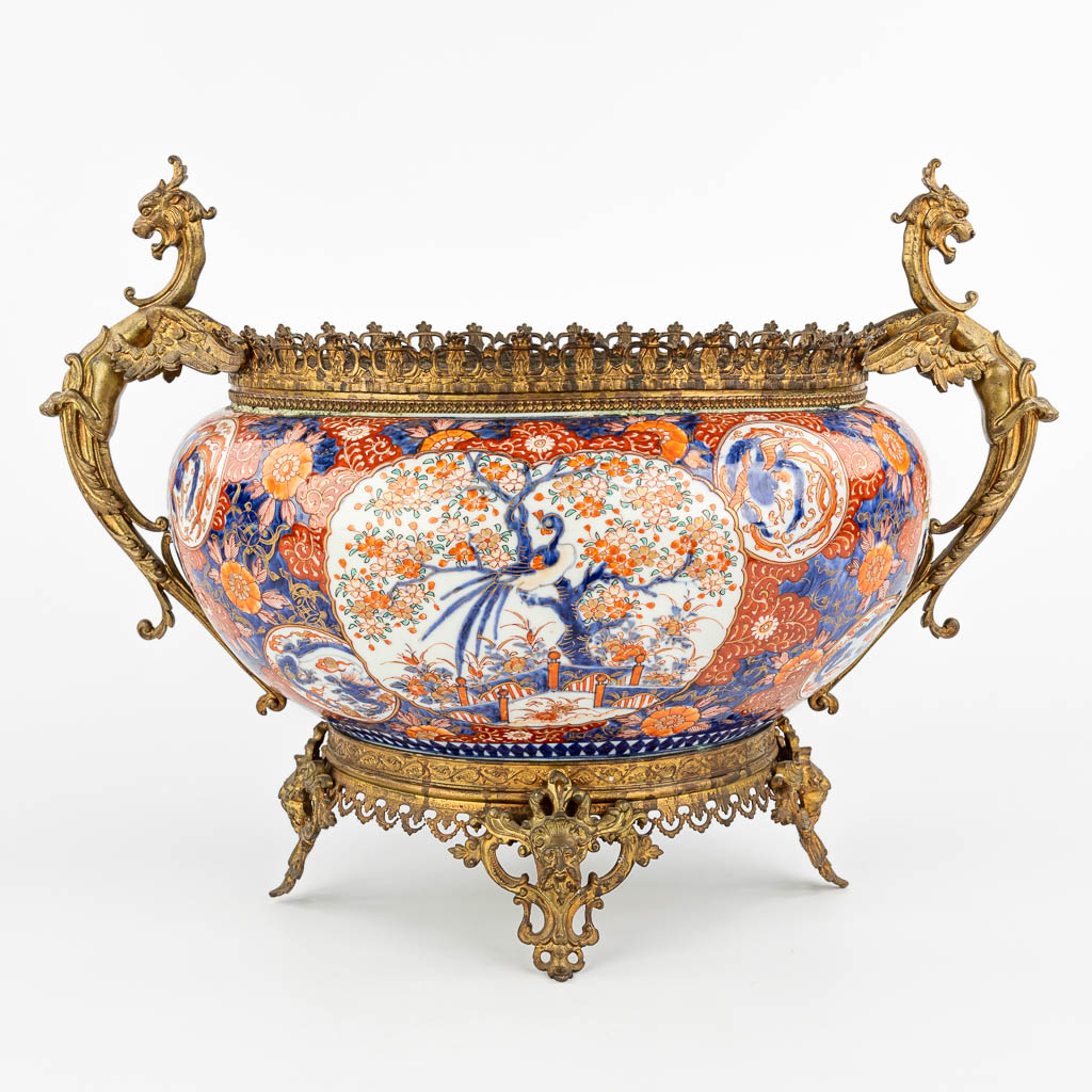 Lot 071 A table centrepiece made of Imari porcelain mounted with bronze. (H:40cm)