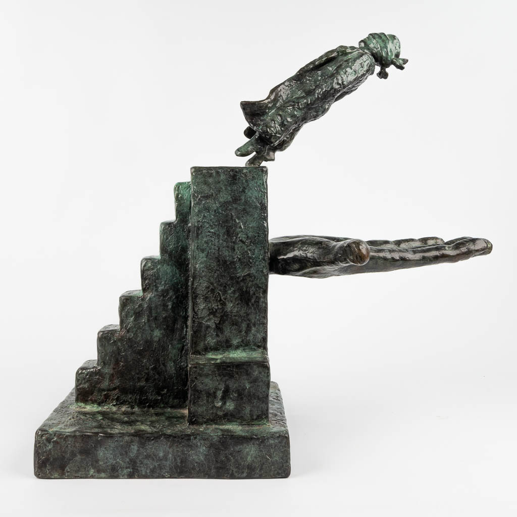 Avi KENAN (1951) 'Trust' a statue made of bronze, 2002. (H:57cm)
