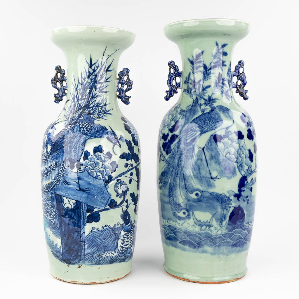  A set of 2 Chinese vases, blue-white decor. 19th/20th C. 