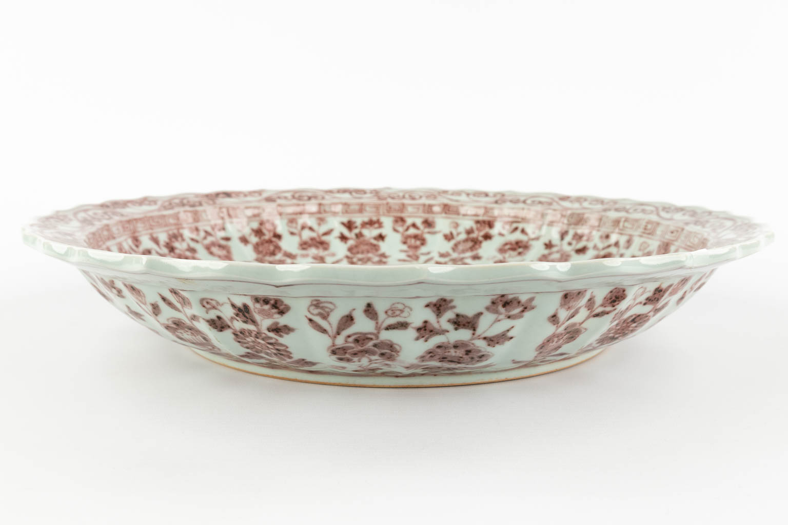 A large Chinese plate with red glaze, peonies. 19th/20th C. (D:46 cm)