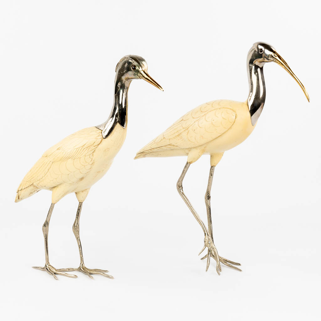 Elli MALEVOLTI (XX) 'Ibis & Vogel' een paar figuren gemaakt uit kunsthars en metaal. (L:12 x W:36 x H:42 cm)
