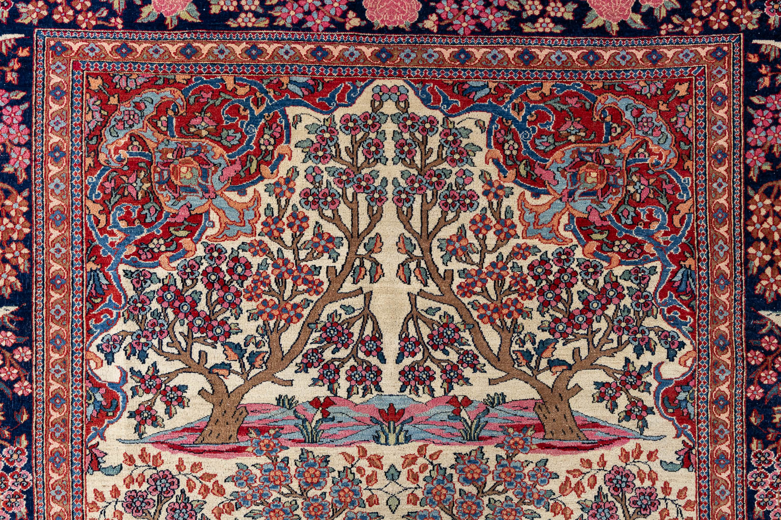 A Fine oriental hand-made and antique carpet, Isfahan. (L:204 x W:146 cm)