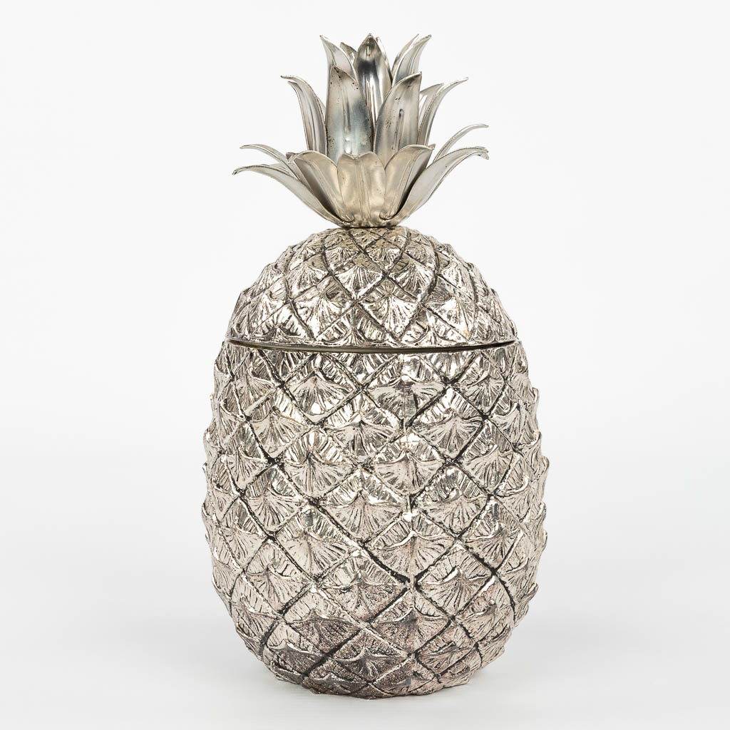 Mauro MANETTI (XX) An ice pail in the shape of a pineapple. (H:24,5cm)
