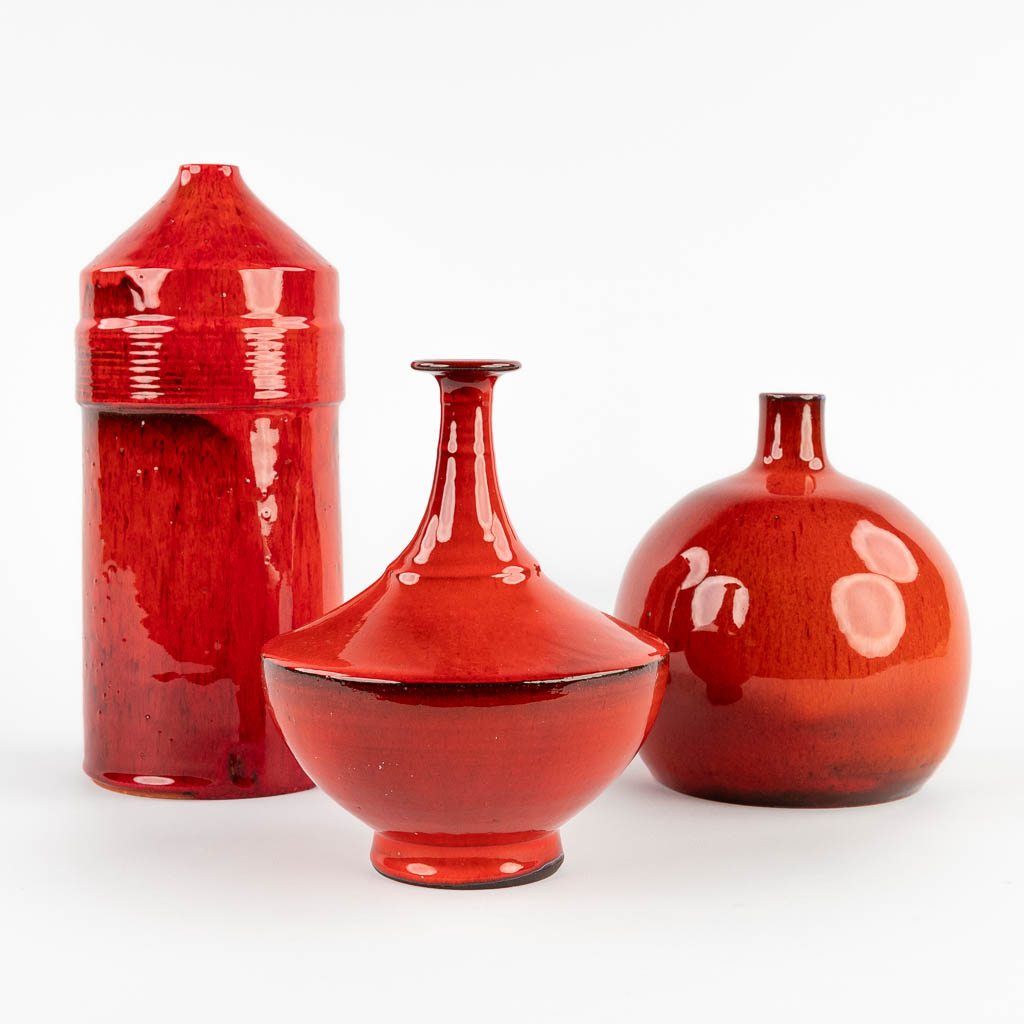 Three glazed ceramic vases, Léon Goossens, Rogier Vandeweghe, keramar. (H:27 x D:11,5 cm)