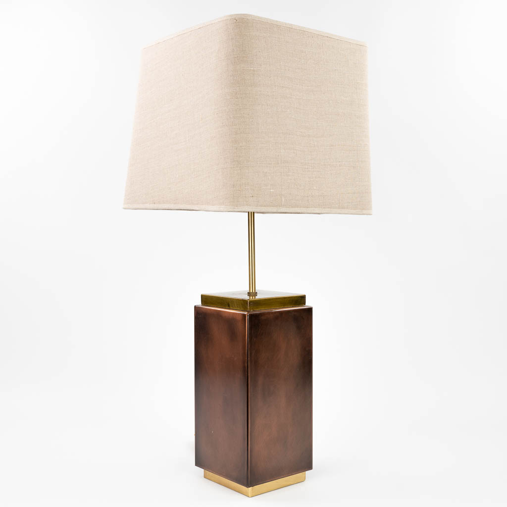  Een tafellamp in de stijl van Romeo Rega. (16 x 16 x 83cm)