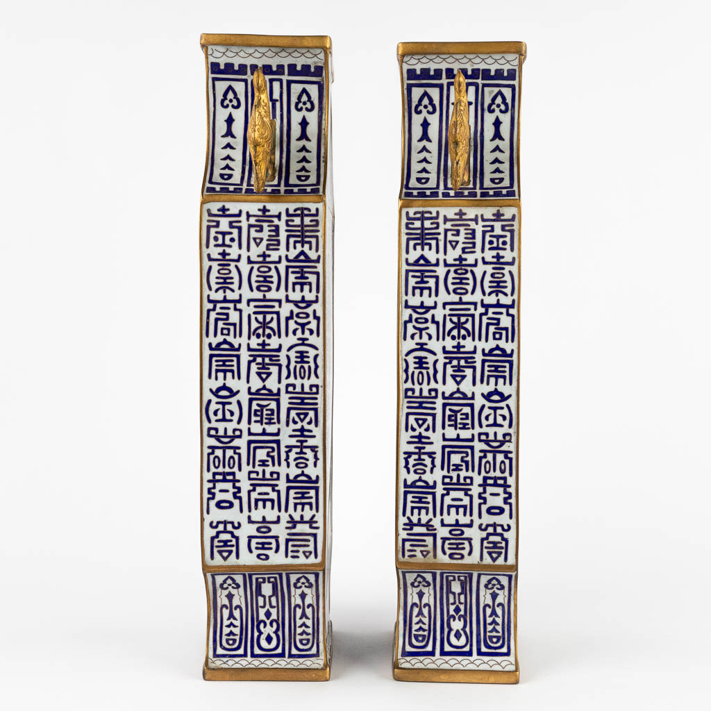 A pair of square Chinese bronze vases decorated with calligraphy in cloisonné enamel. 20th C. (D:8 x W:18 x H:41 cm)