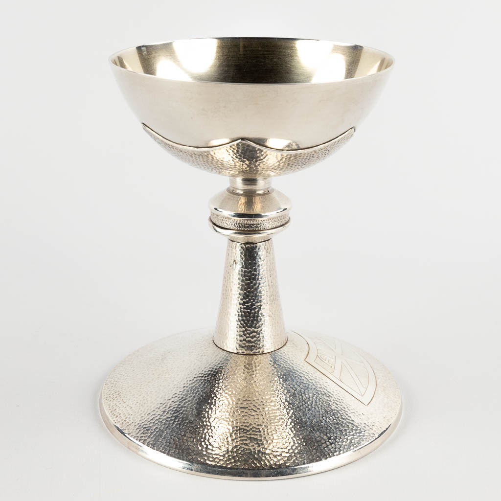 A modernist chalice with a matching spoon. Art Deco style, circa 1930. (H:17 x D:15 cm)