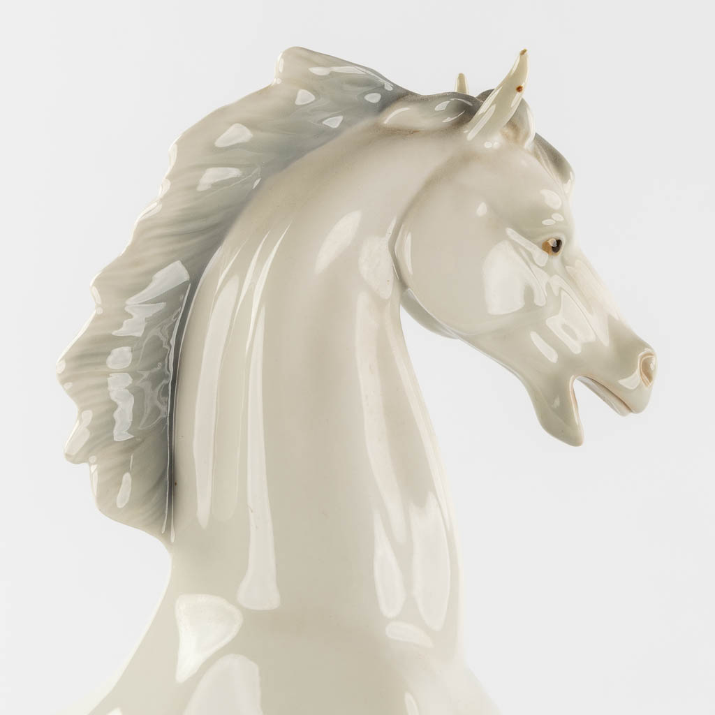 Lladro, een Paard. Polychroom porselein.