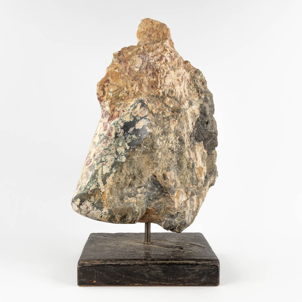 Lucien GHOMRI (1949) 'Grote Vis' gesculpteerde marmer. (D:27 x W:50 x H:61 cm)