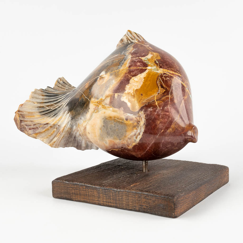 Lucien GHOMRI (1949) 'Fish' sculptured marble. (D:19 x W:32 x H:24 cm)