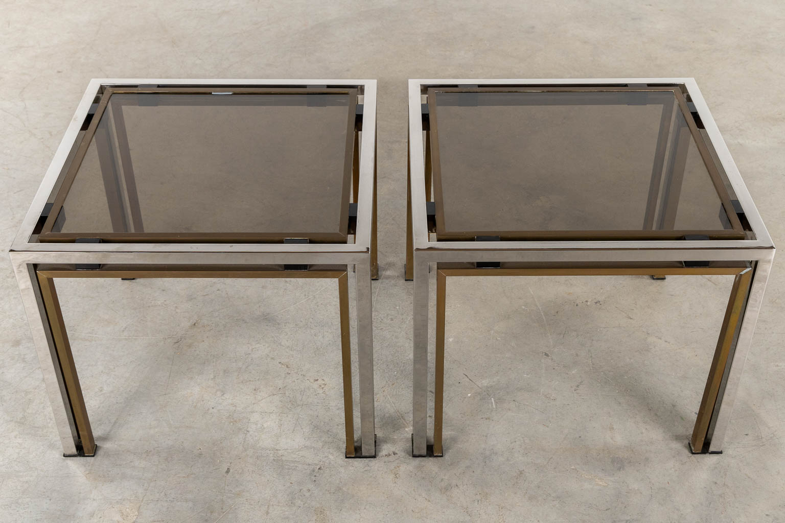 Four identical tables, brass and glass. Dewulf Selection / Belgo Chrome. (L:60 x W:60 x H:50 cm)