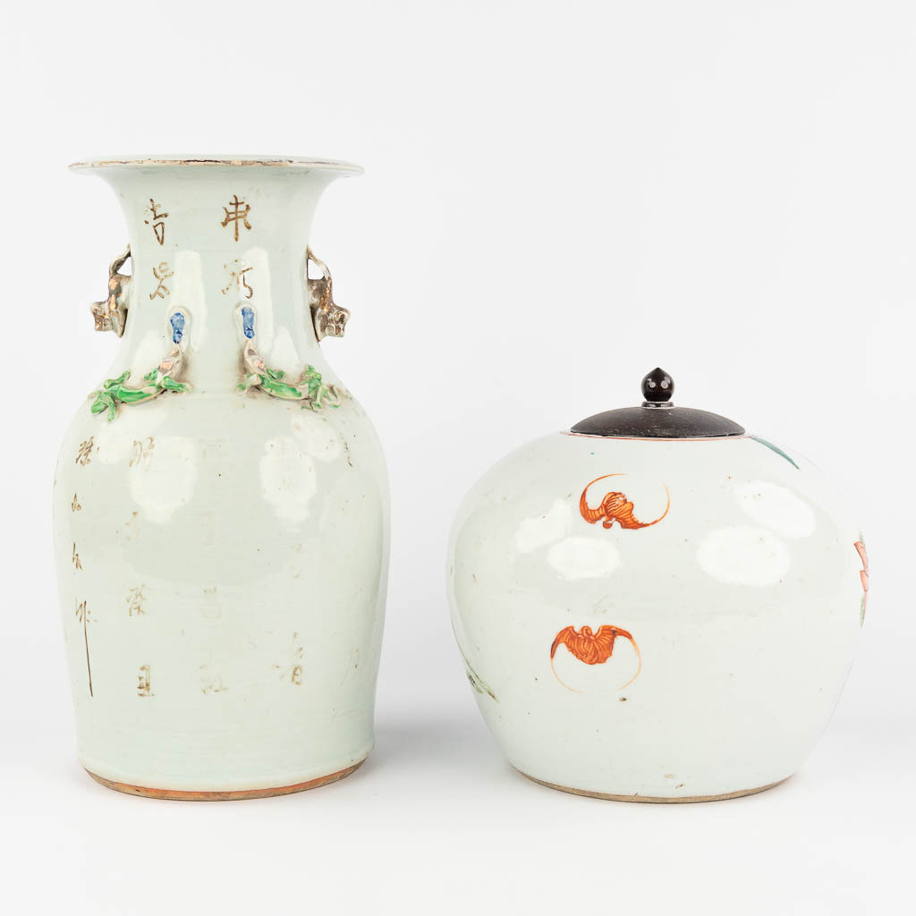 A Chinese vase and a jar with a lid, decorated with fauna and flora and ladies. 19th/20th C. (H: 34 x D: 18 cm)