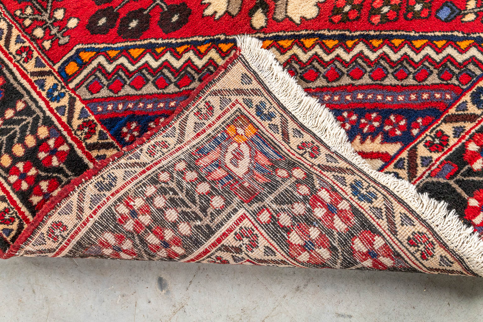 Een groot Oosters handgeknoopt tapijt. Klardasht. (200 x 300 cm)