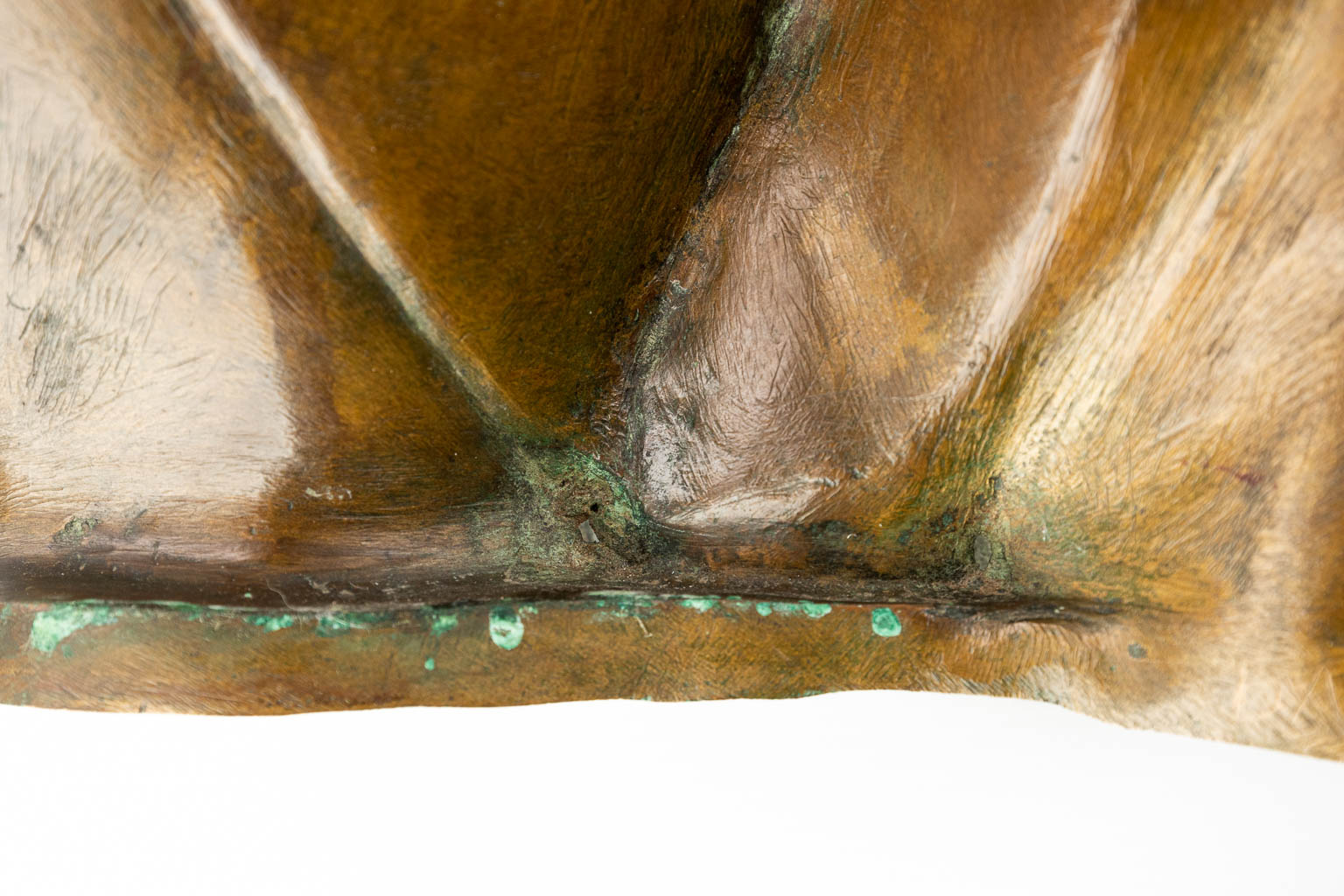 Een beeld van twee dames, gepatineerd brons, waarschijnlijk 