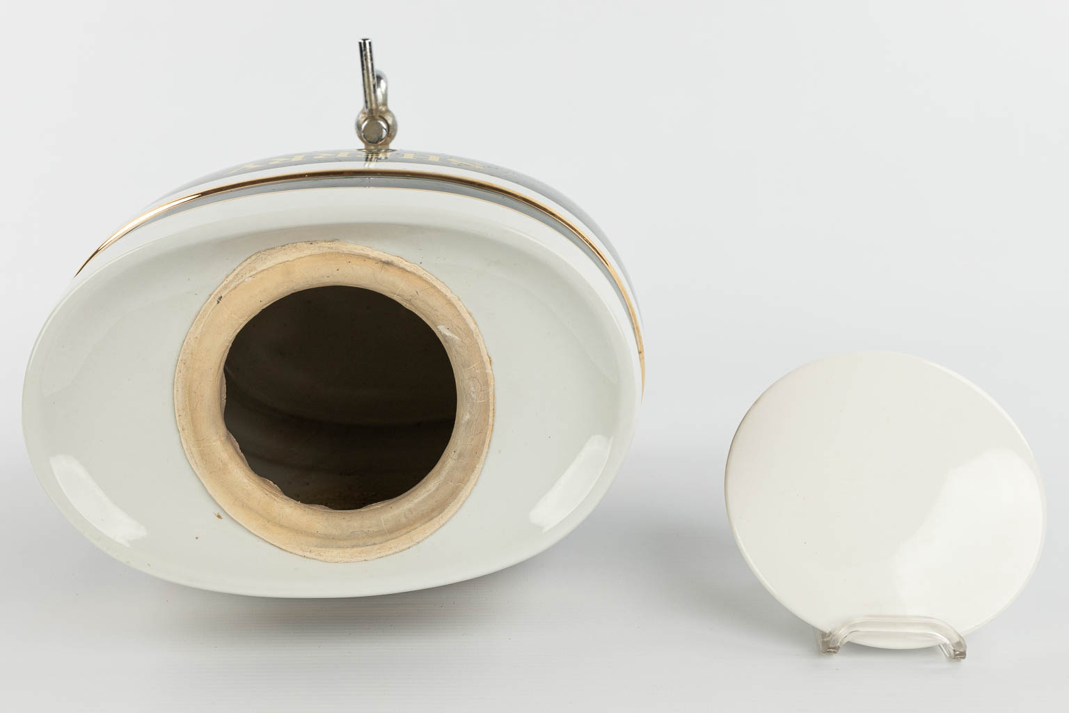 A barrel made of porcelain 