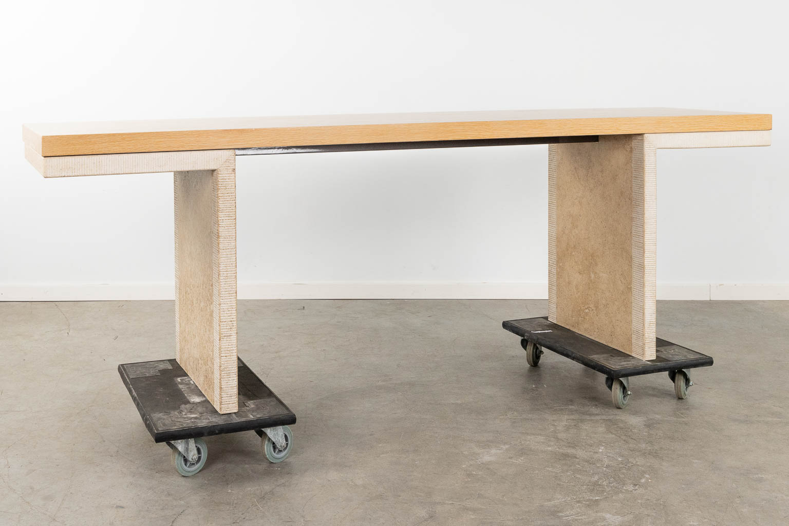 A pair of console tables, travertine with an oak veneered top. 20th C. (D:50 x W:220 x H:73 cm)
