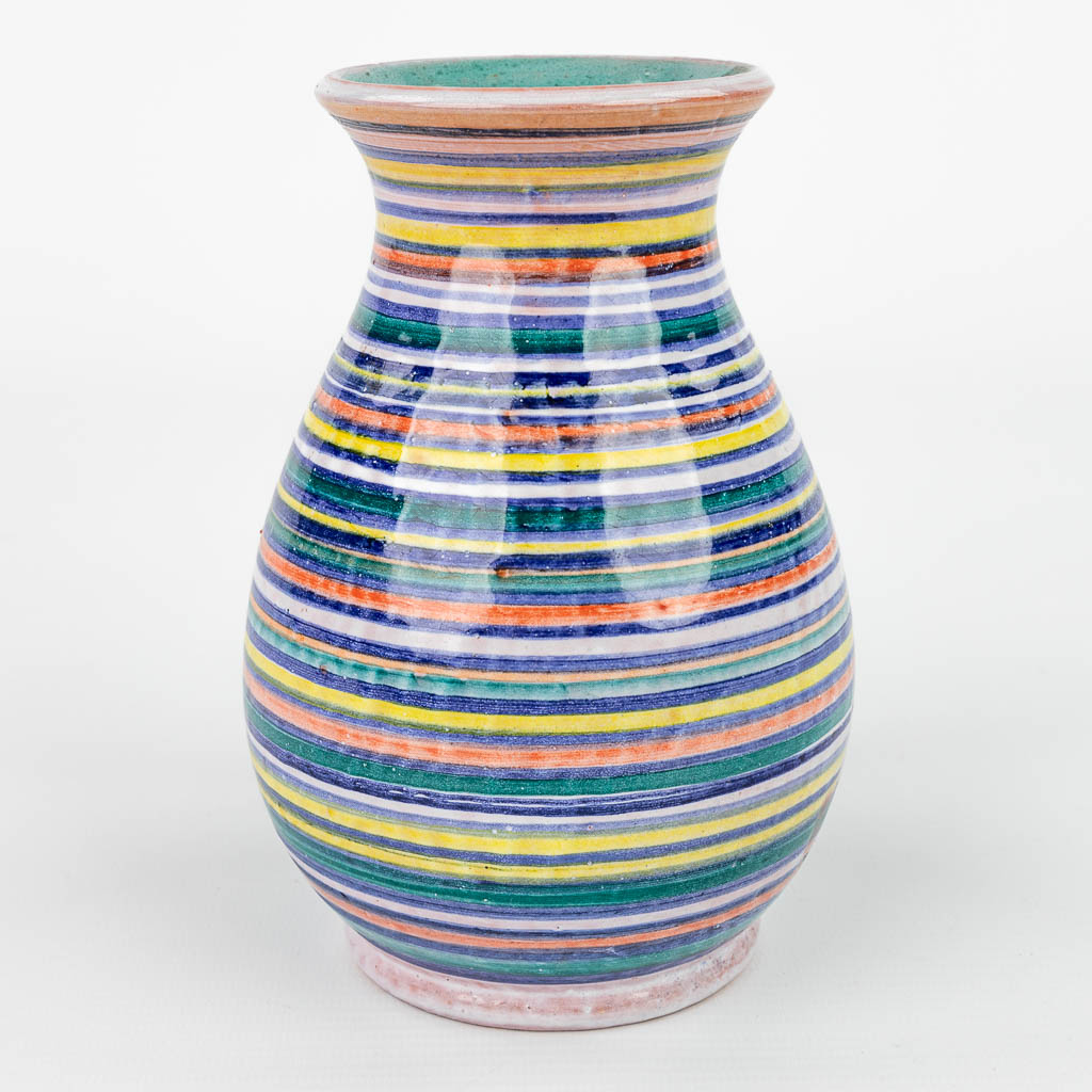 Een vaas gemaakt uit geglazuurde keramiek met geometrische vormen voor Perignem. (H:15,5cm)