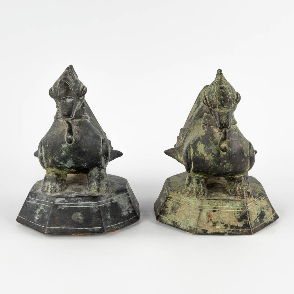A pair of Oriental figurines, decorated with mythological figurines. Bronze. (D:17 x W:18 x H:22 cm)