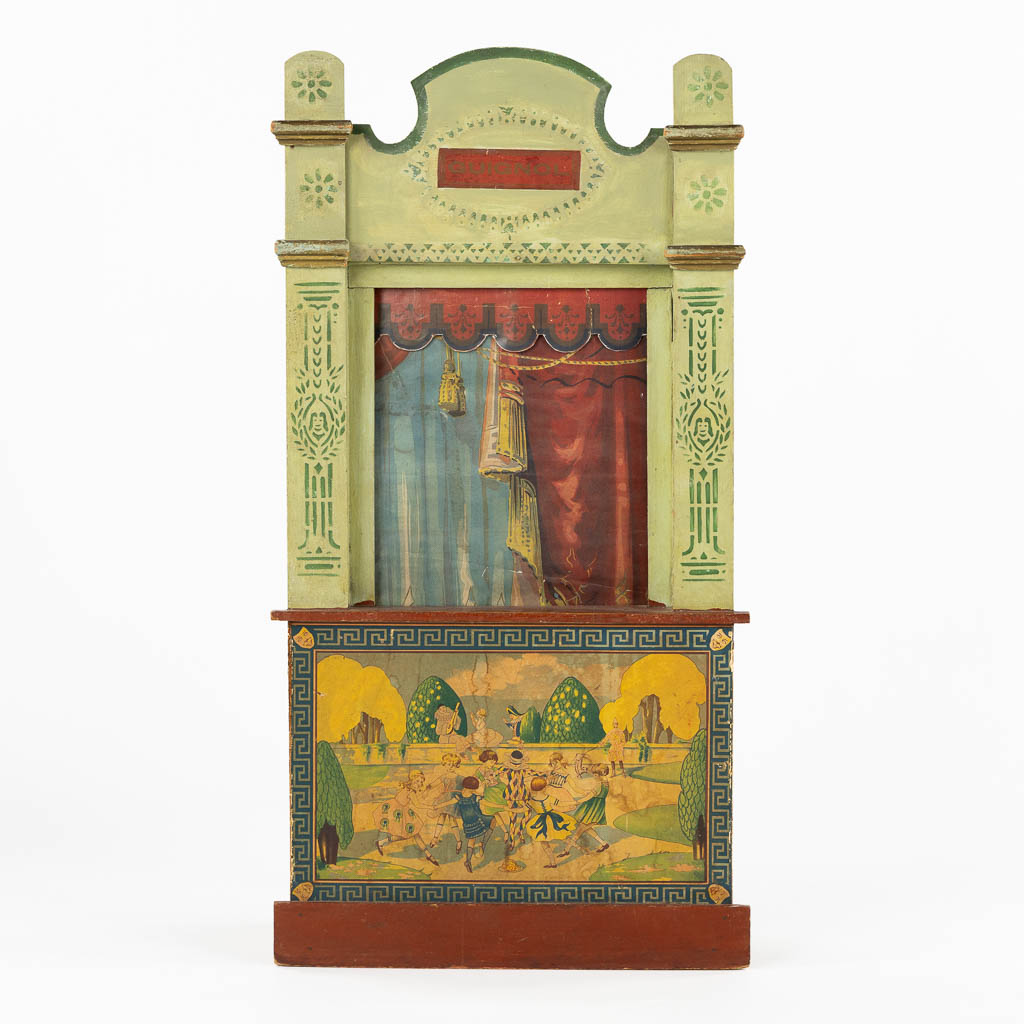 Een antieke Poppenkast/Theater, Guignol. (W:44 x H:85 cm)