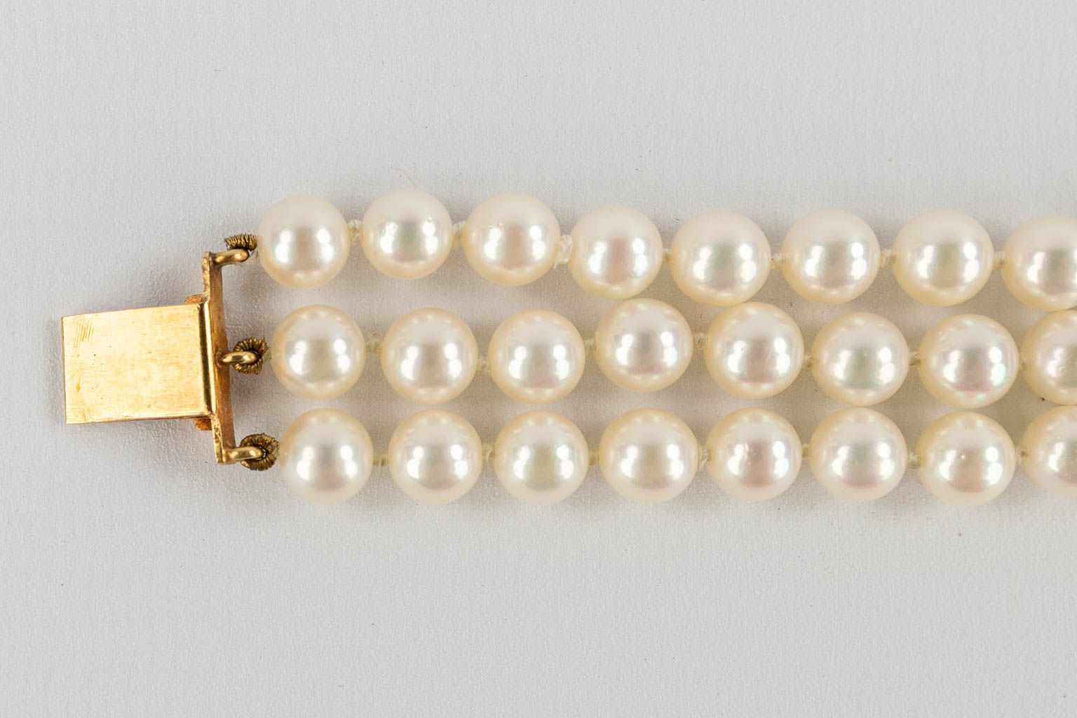 Wolfers Frères, een halsketting, armband, parels en 18kt goud. 20ste eeuw. (D:43 cm)