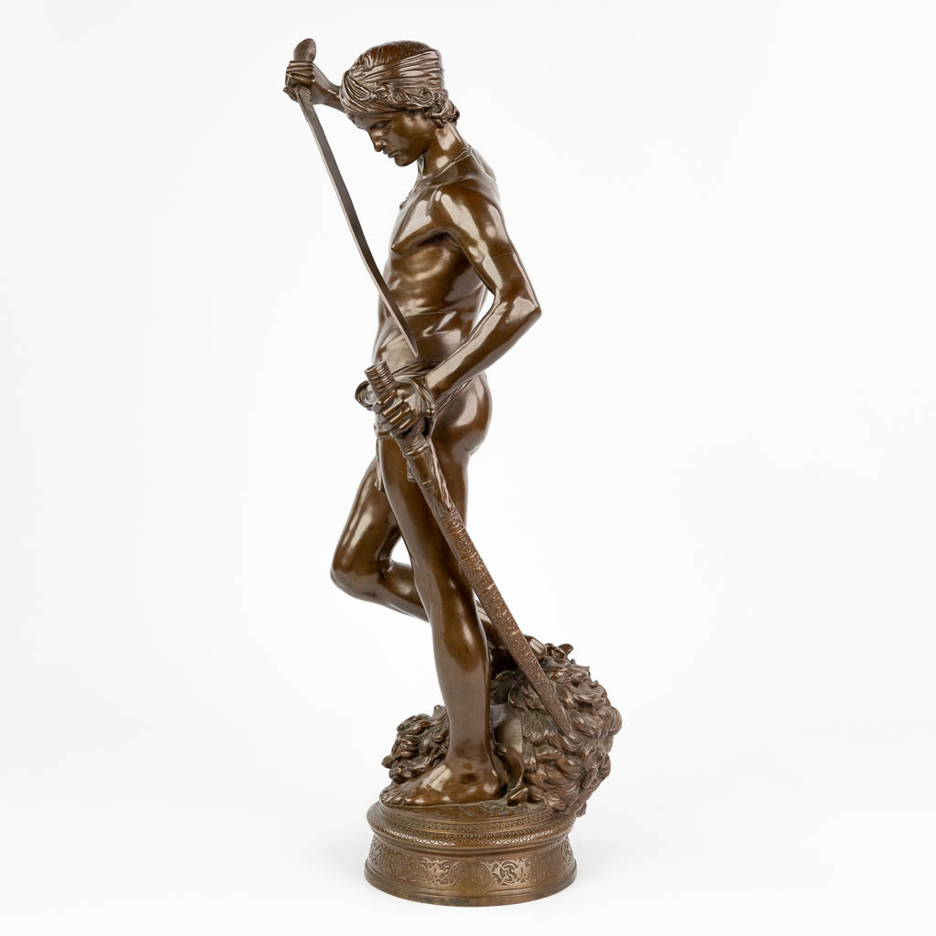 Antonin MERCIÉ (1845-1916) 'David Le Vainqeur' een beeld gemaakt uit gepatineerd brons. (H:61,5 cm)