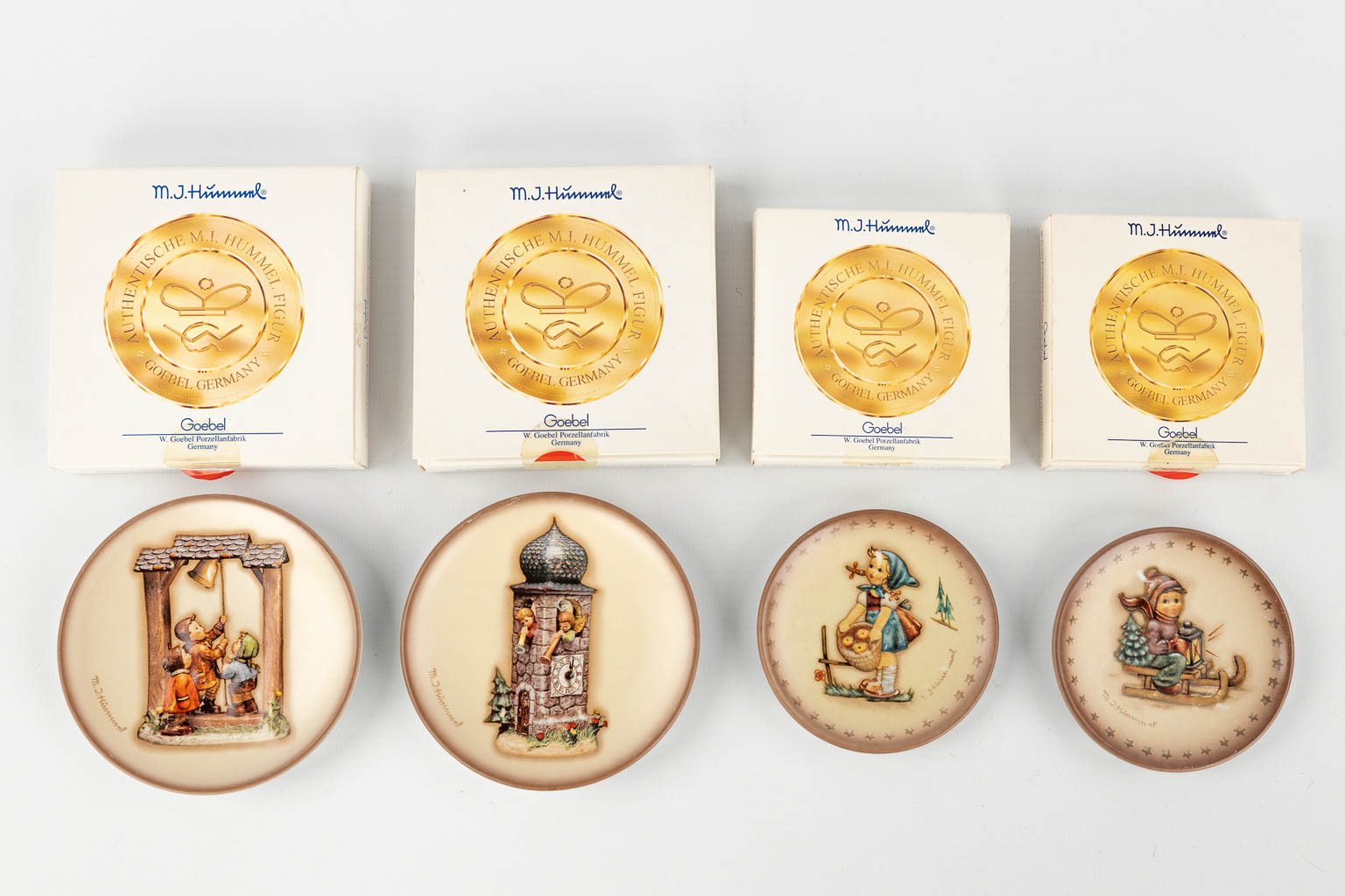 Hummel, a collection of 14 holy water fonts, 4 plates and 3 bells. (H: 13,5 cm)