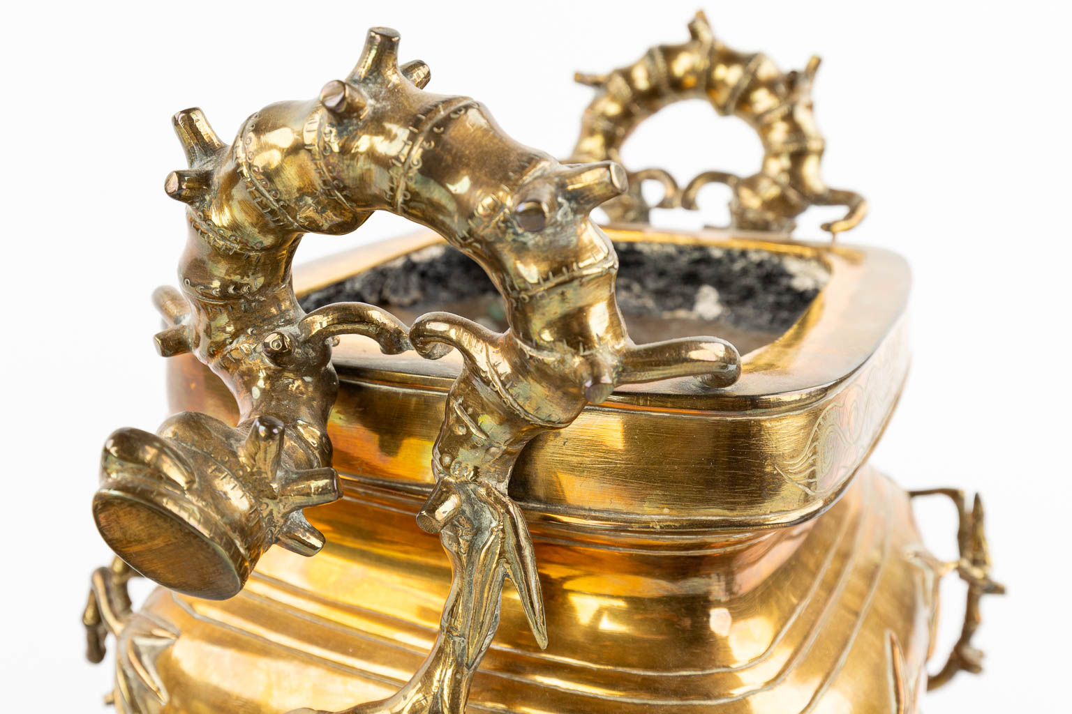 A brûle-perfume, incense burner made of polished bronze, of Oriental origin. (H:46cm)