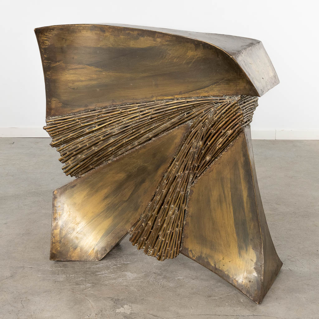 Een salontafel, brons en glas, brutalist met faux bamboe. 20ste eeuw. (D:90 x W:120 x H:35 cm)