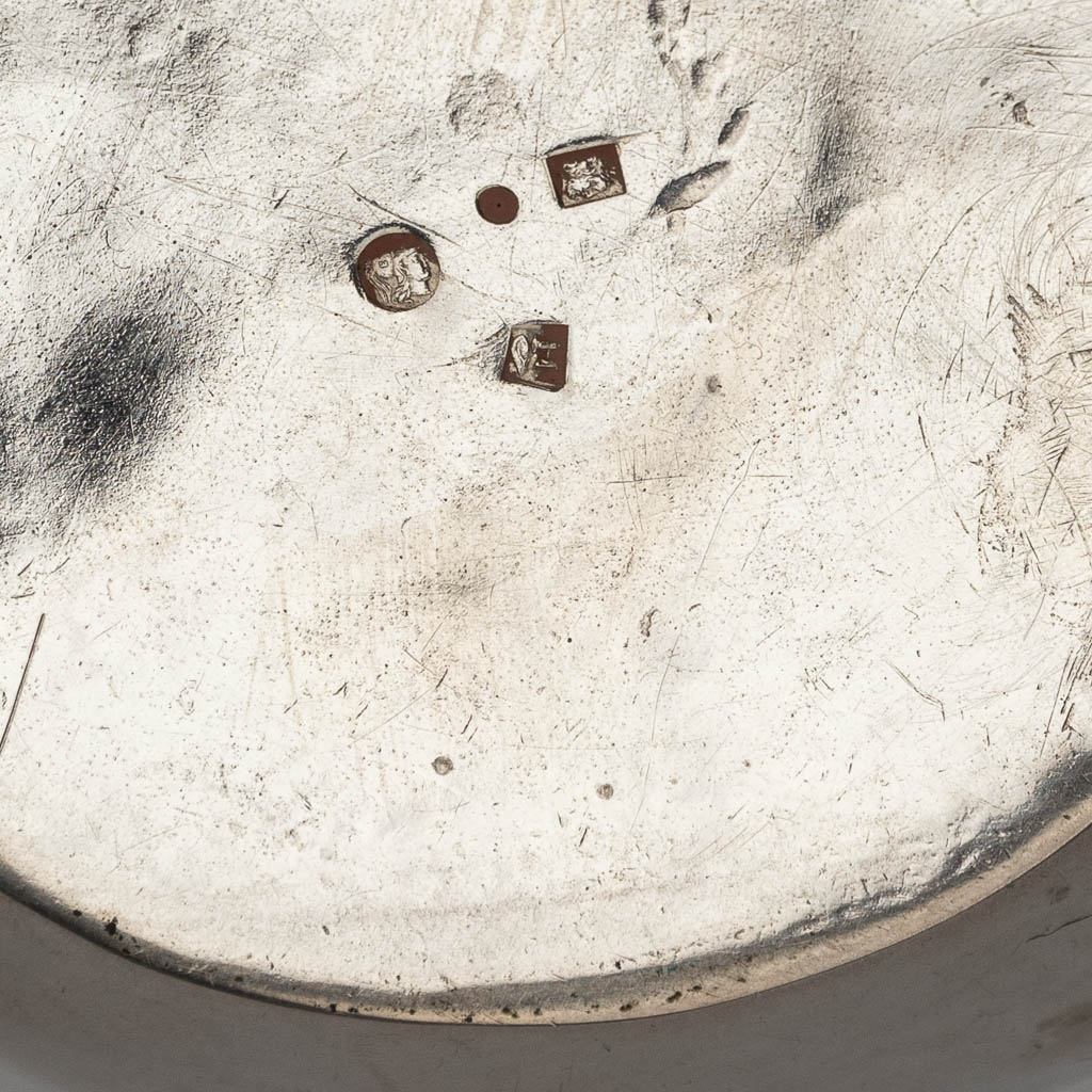 A Chocolat pot, Chocolatière, silver, Belgium. 19th Century. 669g. (L: 15 x W: 22 x H: 25 cm)
